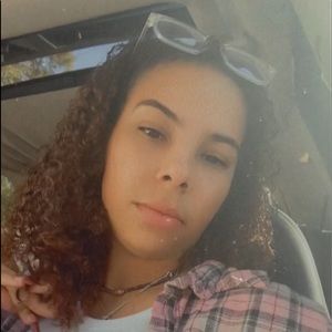 Meet your Posher, Dionne